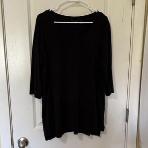 Black Quarter Sleeve V-Neck Top